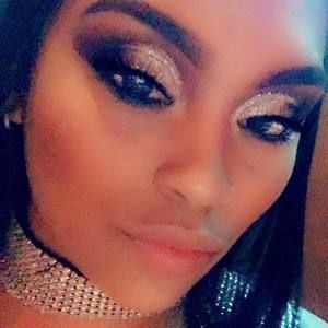 Meet your Posher, Raquel